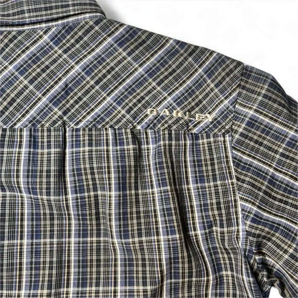 Oakley Plaid Button Up Shirt Mens Medium Short‎ Sleeve Logo - Picture 4 of 7